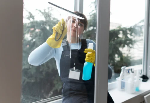 Nettoyage de vitres intérieures et extérieures à Bellac